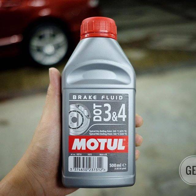 Motul DOT 3 & 4 Brake Fluid (500ml)